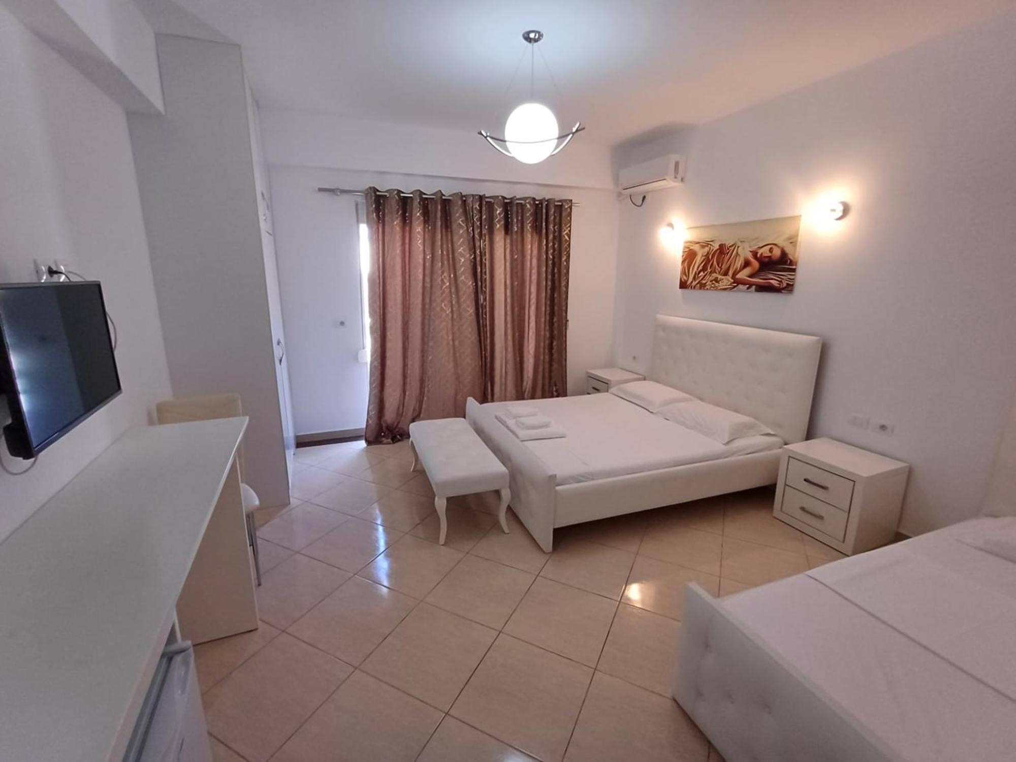 Hotel Sherifi Sarandë Esterno foto