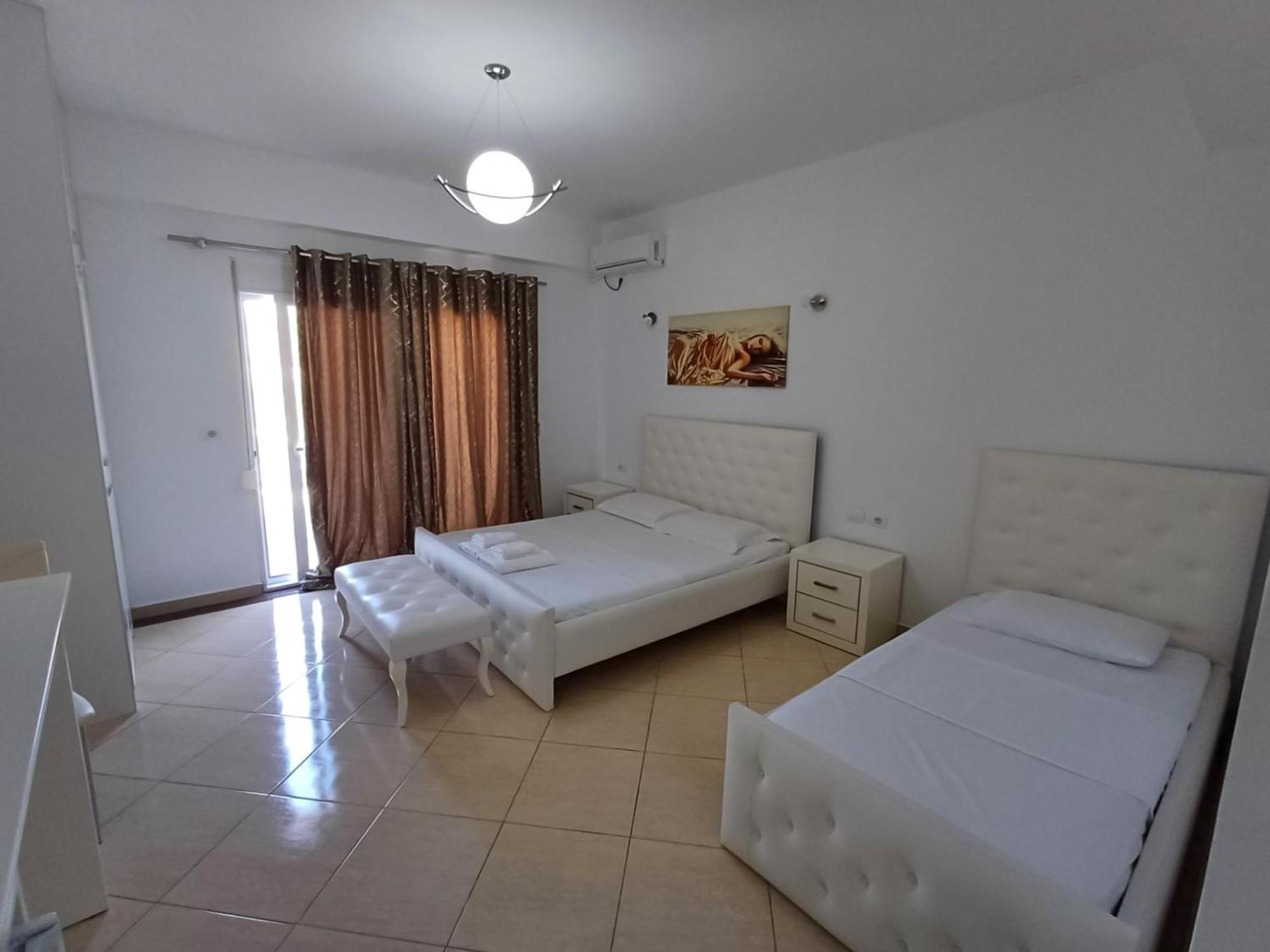 Hotel Sherifi Sarandë Esterno foto