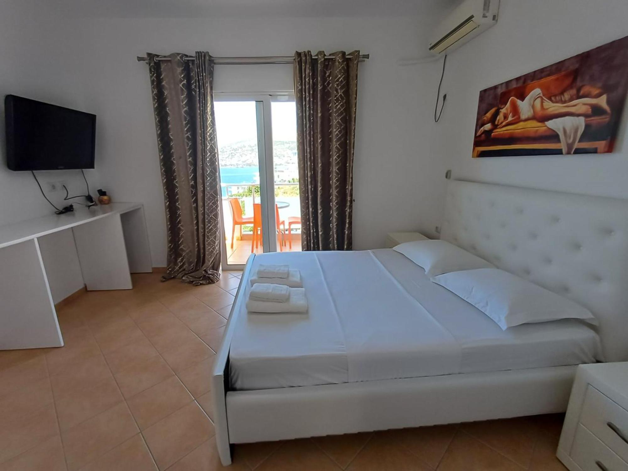Hotel Sherifi Sarandë Esterno foto