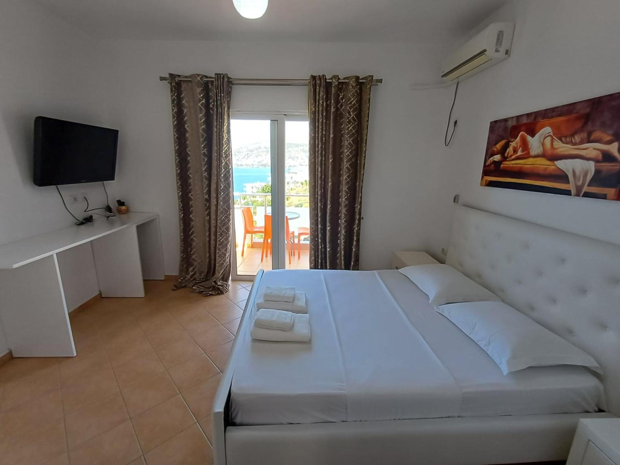 Hotel Sherifi Sarandë Esterno foto