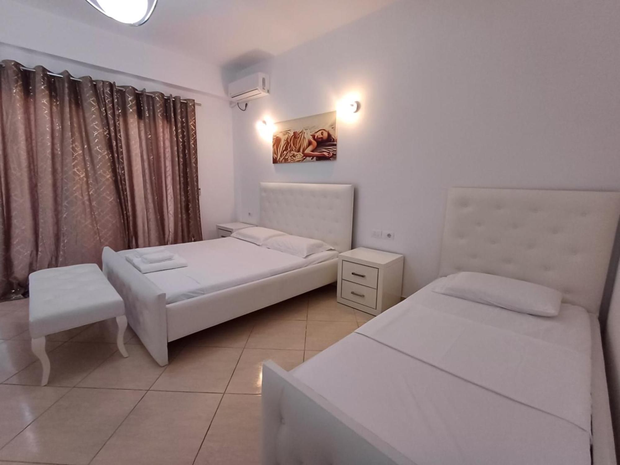Hotel Sherifi Sarandë Esterno foto