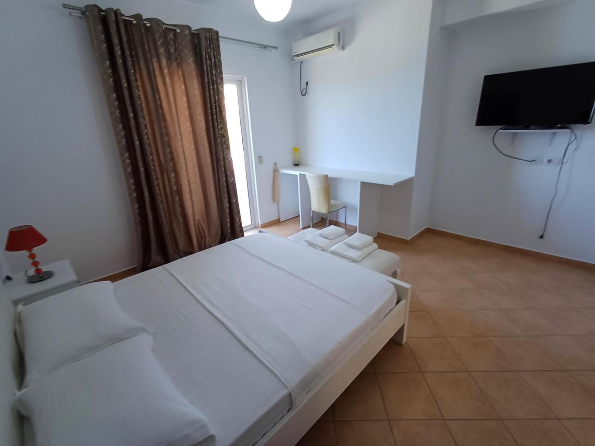 Hotel Sherifi Sarandë Esterno foto