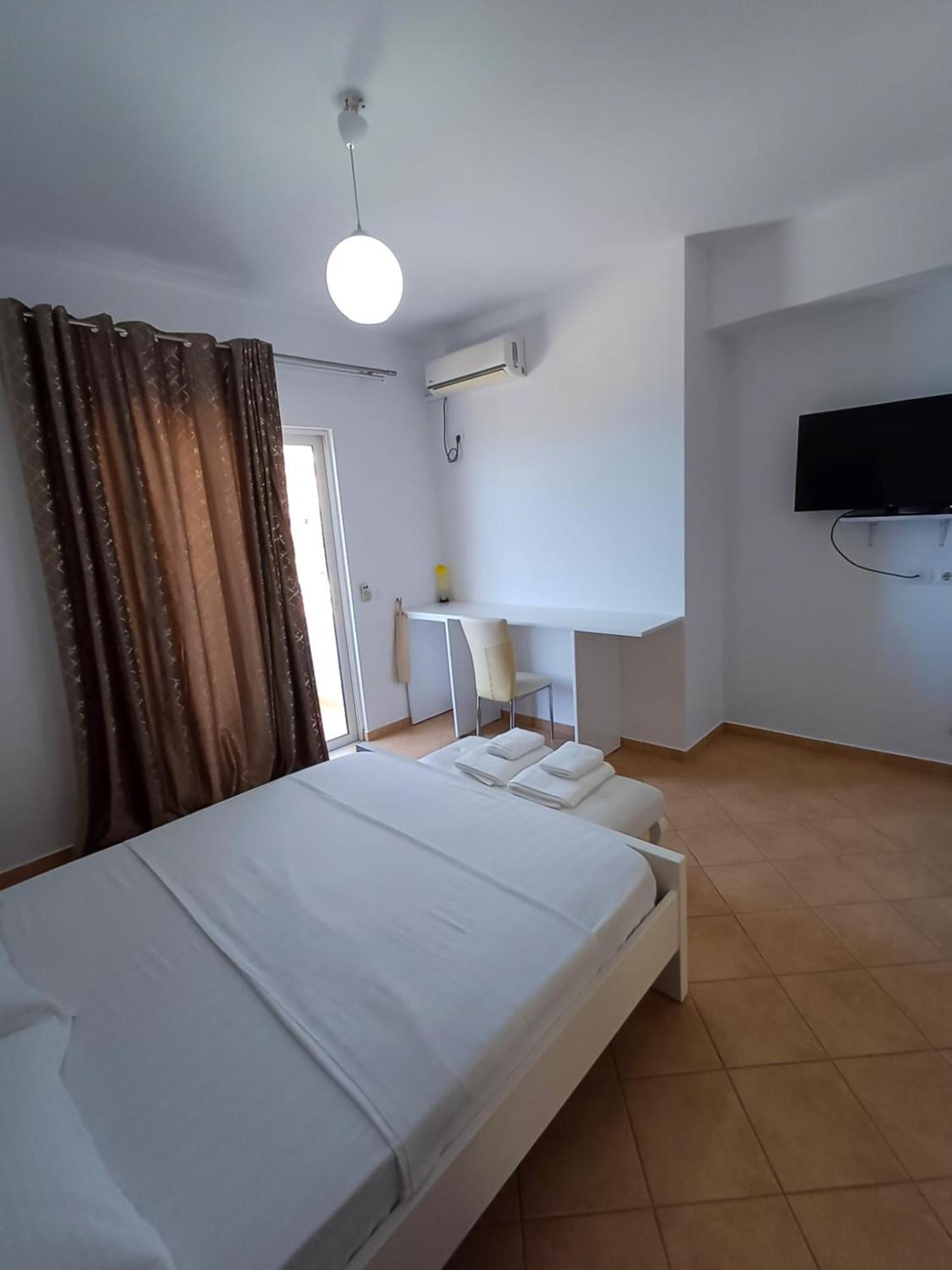 Hotel Sherifi Sarandë Esterno foto