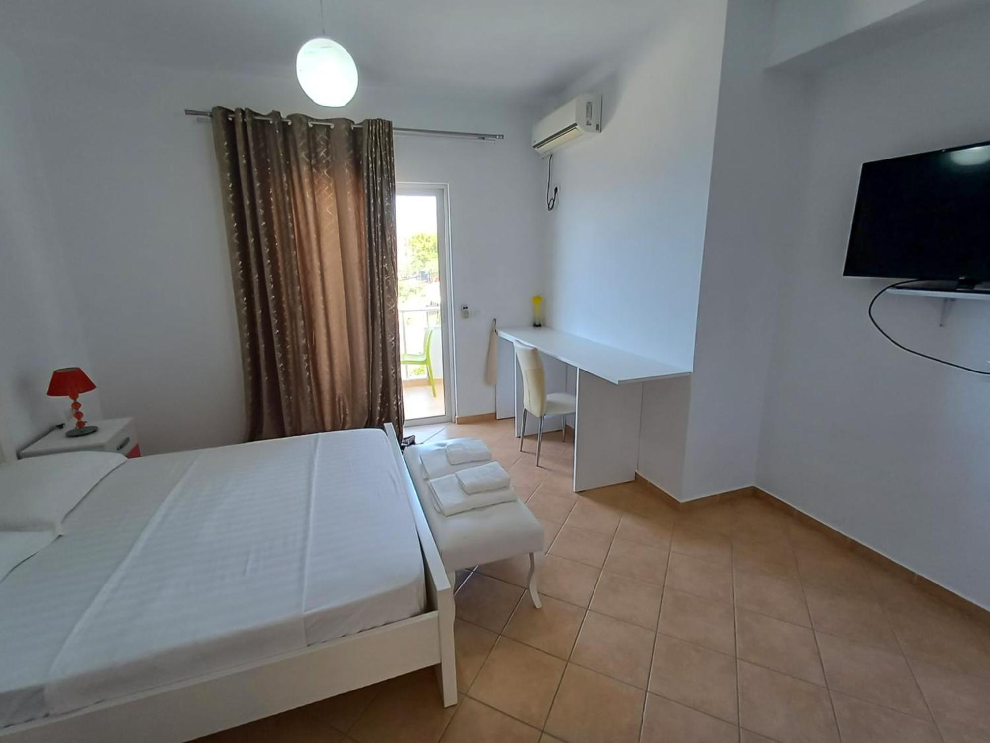 Hotel Sherifi Sarandë Esterno foto