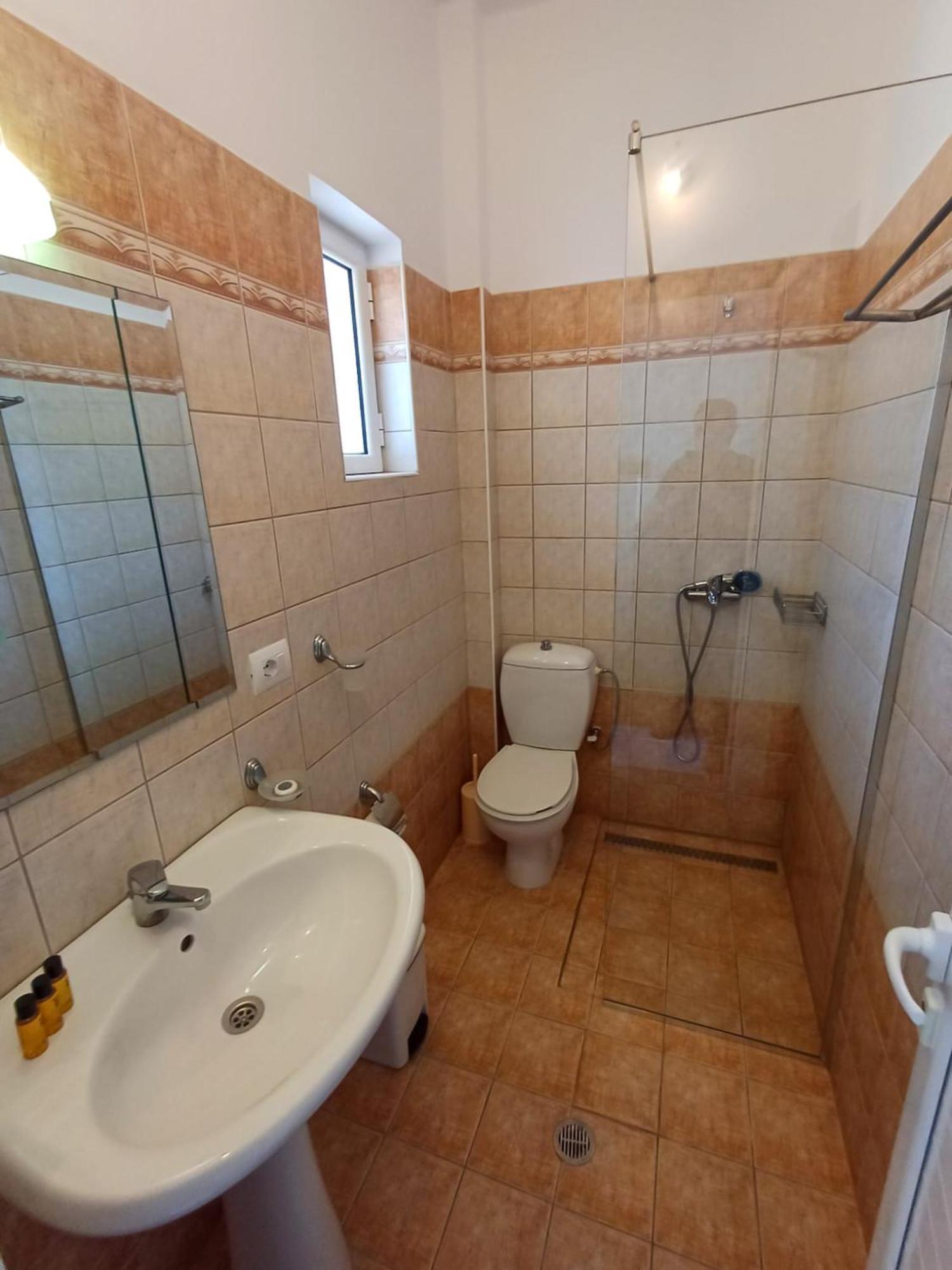 Hotel Sherifi Sarandë Esterno foto